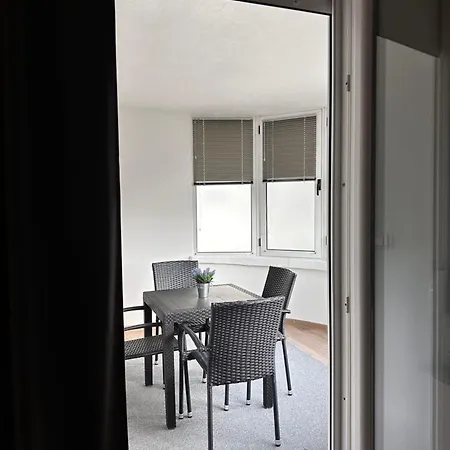 Apartment Dora *